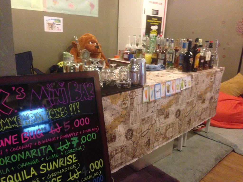 Kimchee Sinchon Guesthouse Seul Zewnętrze zdjęcie
