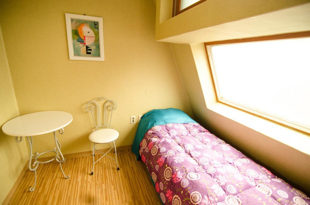 Kimchee Sinchon Guesthouse Seul Pokój zdjęcie