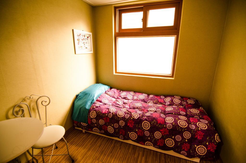Kimchee Sinchon Guesthouse Seul Pokój zdjęcie