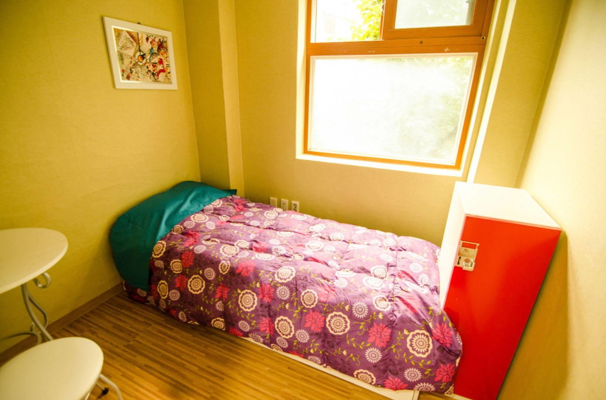 Kimchee Sinchon Guesthouse Seul Zewnętrze zdjęcie
