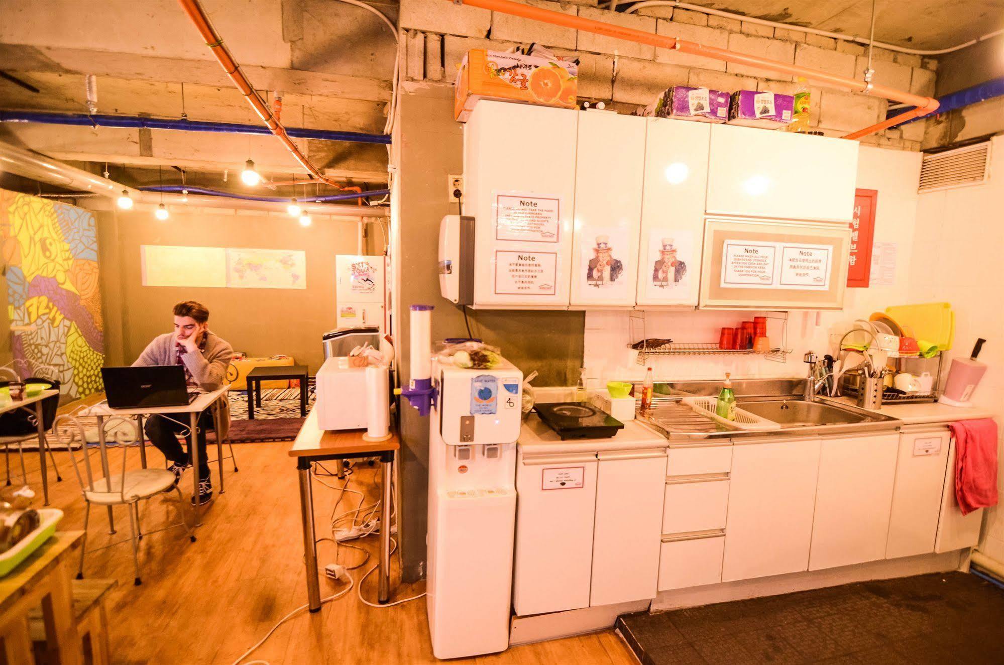 Kimchee Sinchon Guesthouse Seul Zewnętrze zdjęcie