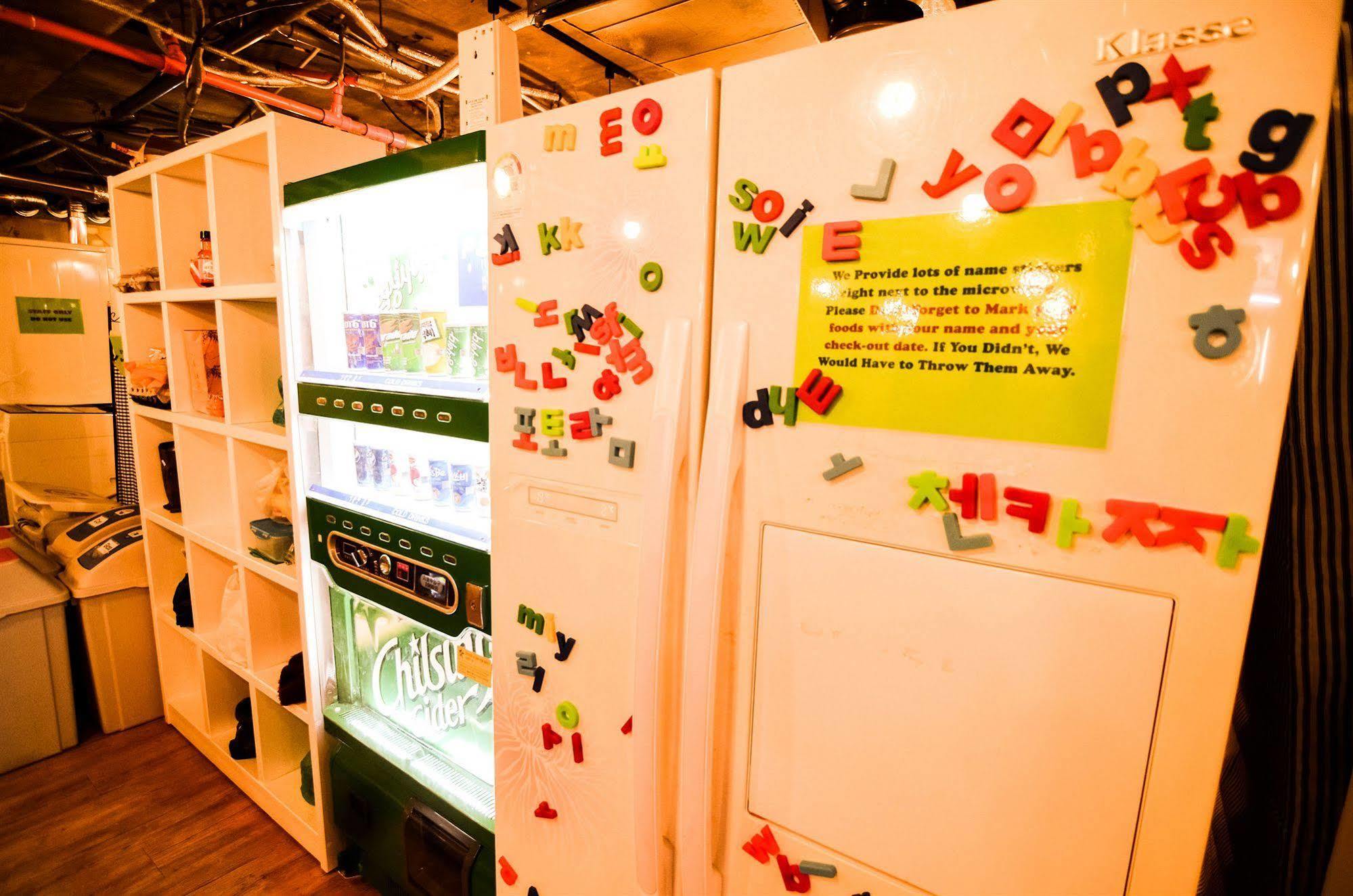 Kimchee Sinchon Guesthouse Seul Zewnętrze zdjęcie